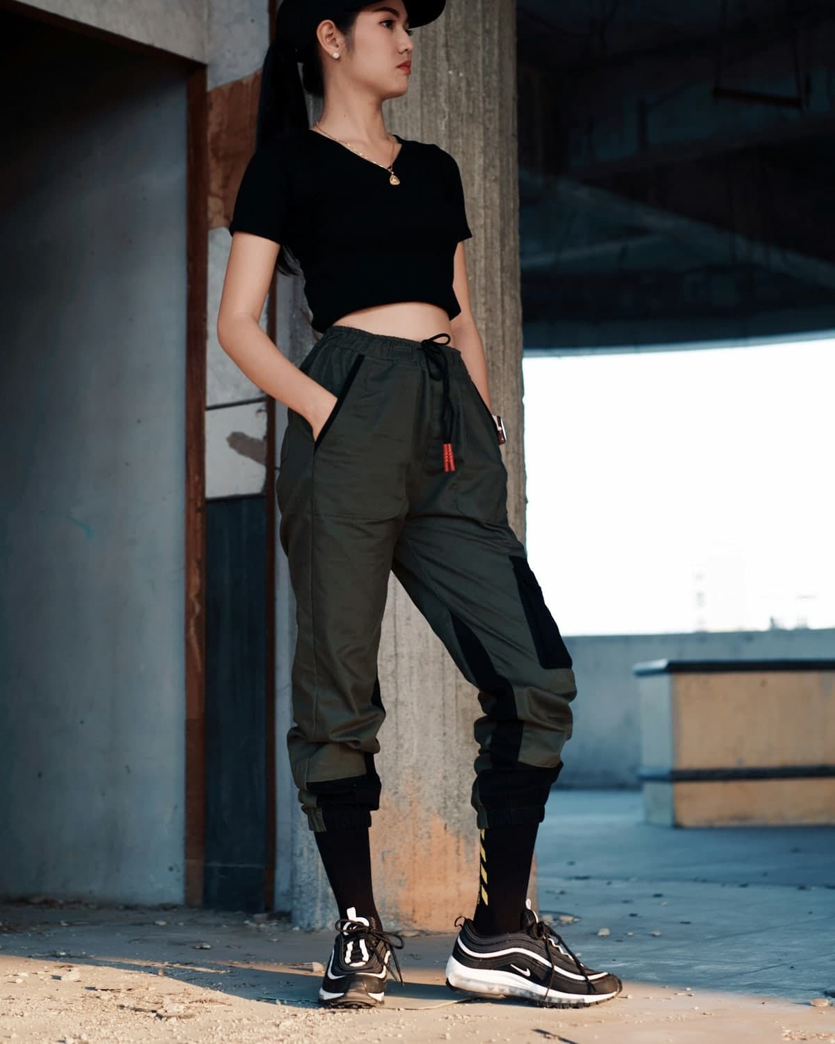 Hooriya Cargo Trouser in Olive
