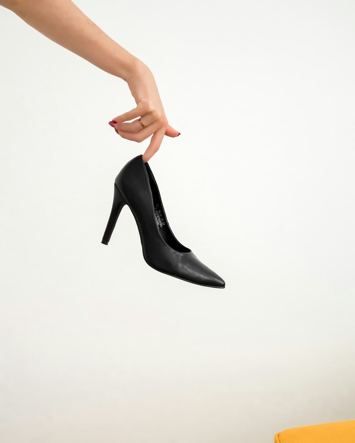 Ilaaf Pointed Court Heel in Ink